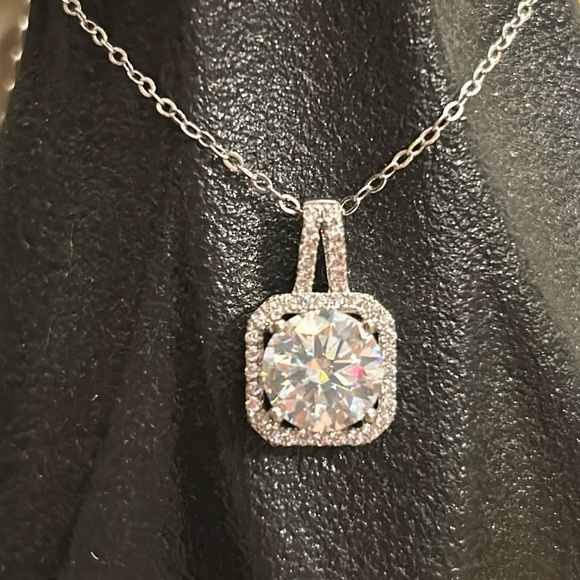 🤩💎Moissanite 2 Carat Round Halo Square Silver Pendant Necklace - Picture 3 of 13